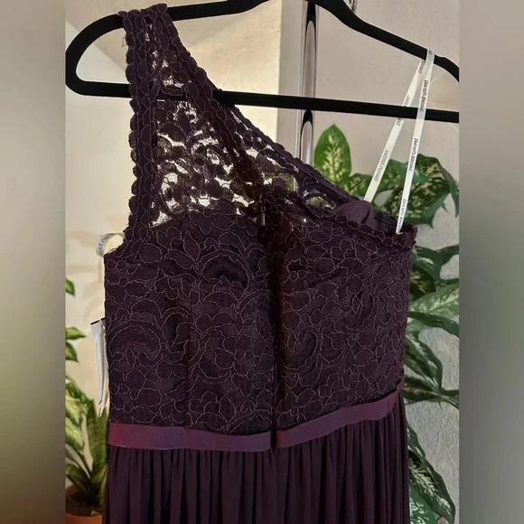 David’s Bridal body lace plum dress size 4 - Picture 5 of 16